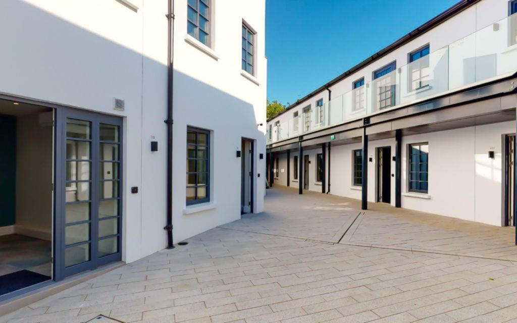Oxford Road, Stroud Green, N4 3EY