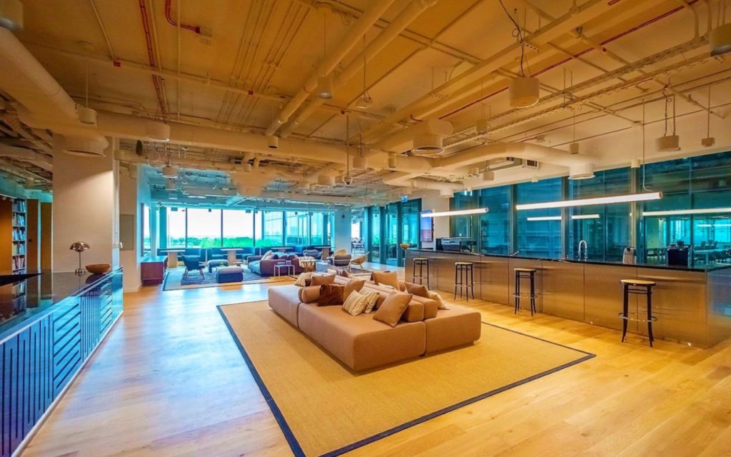 8th and 9th Floor, One Central