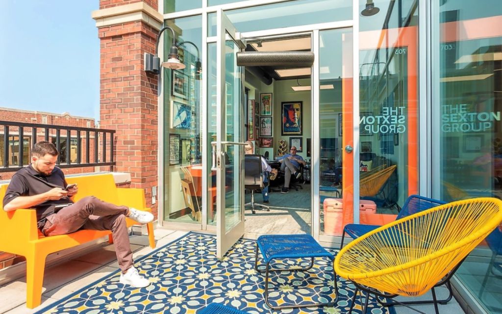 405 W Superior St, 60654